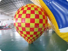 πολύχρωμο φουσκωτό γιγαντιαίο μπαλόνι